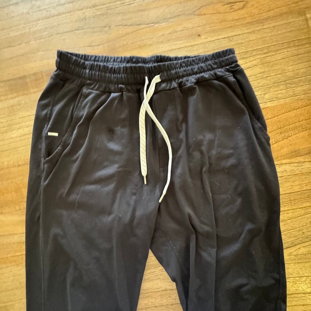Vuori Men's Lounge Joggers - Size M - Picture 3 of 8